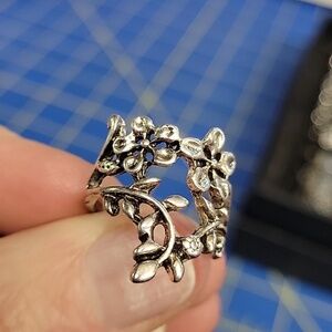 Floral Flower Vine Silver Tone Ring Size 6.5